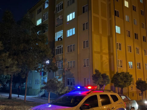 3 kattaki pencereden dusen 35 yasindaki cocuk agir yaralandi DRtaPzIC