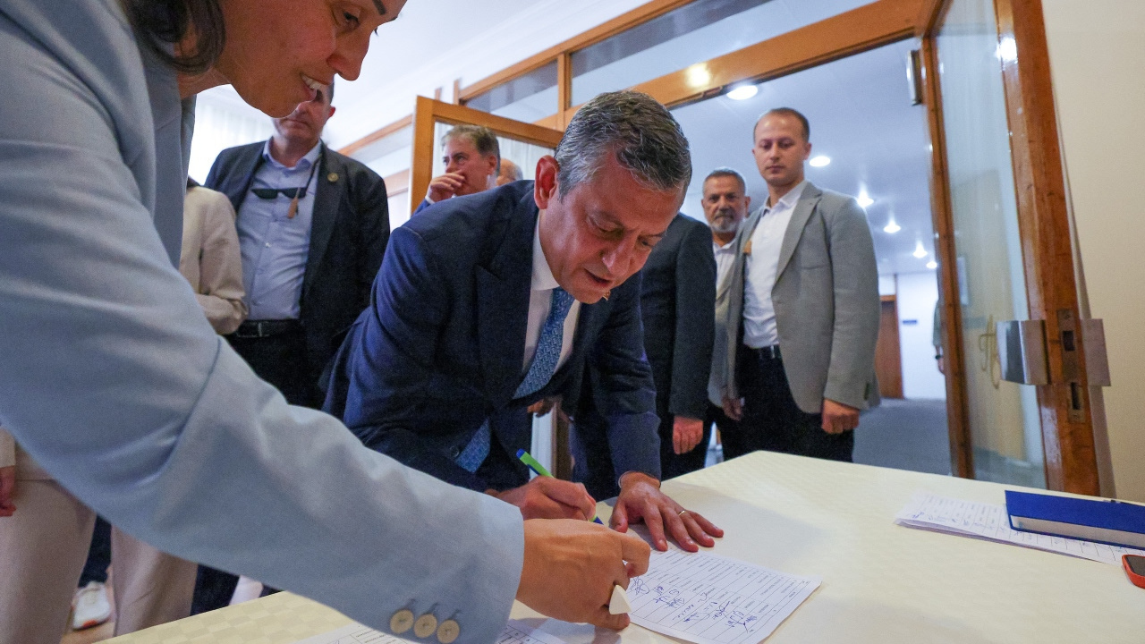 Özel ‘Altı Ok’tan sapmayacağız’ demişti: Yeni Parti’nin programı ortaya çıktı Haber gorseli