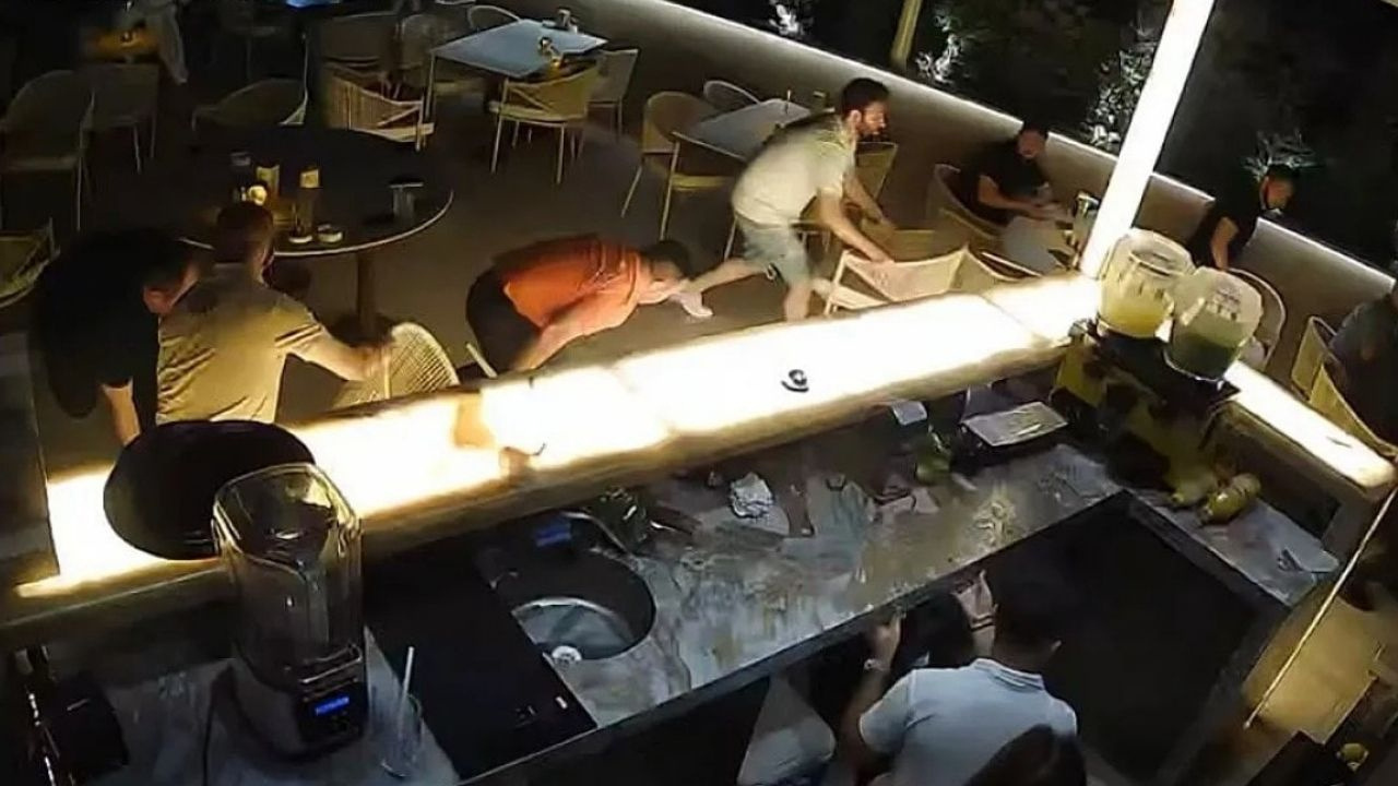 Fenomen iş insanına bıçaklı saldırı! Korku dolu anlar anbean görüntülendi Haber gorseli