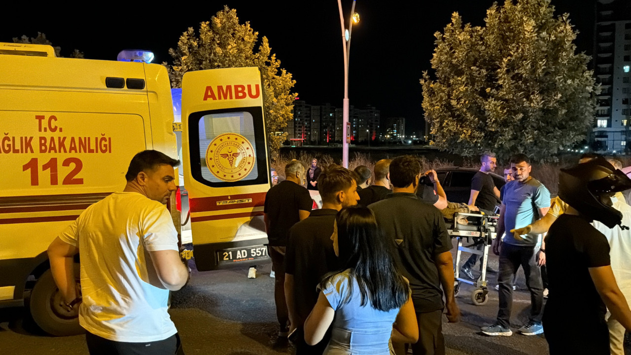 Bisikletiyle yolun karşısına geçerken taksinin çarptığı kadın yaralandı Img