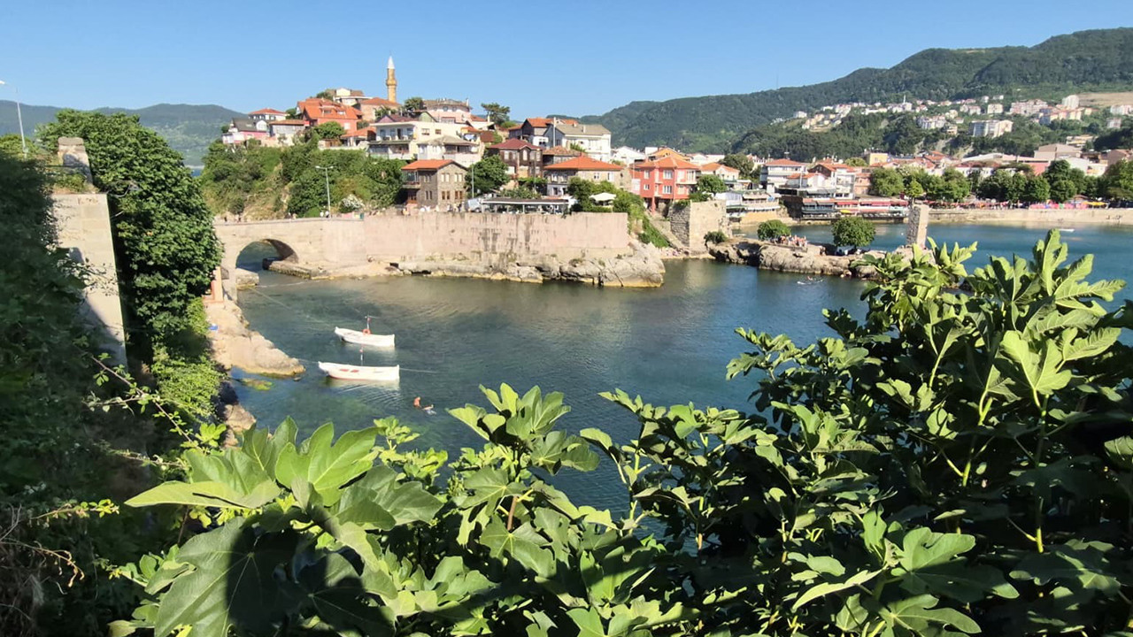 Çeşm-i Cihan’da turizm patlaması: 6 binlik ilçe 3 günde 100 bin ziyaretçi ağırladı Img