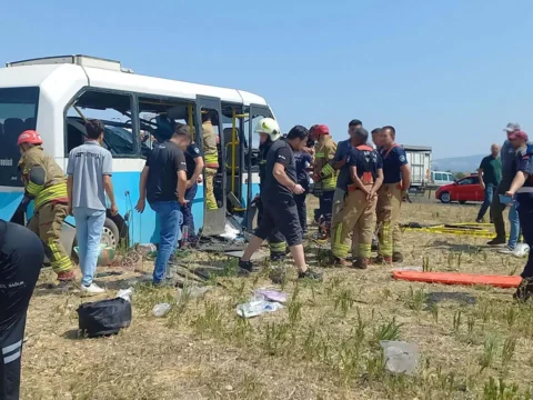 Manisada feci kaza olu ve yaralilar var 8OU7VdAd