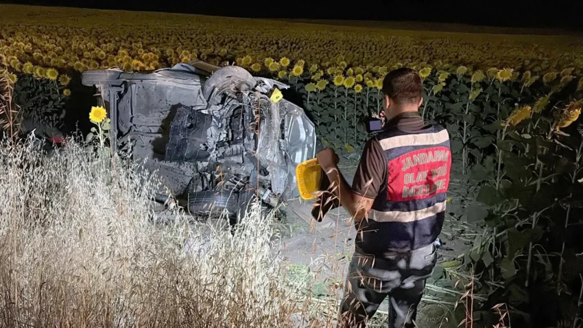 Otomobil aycicegi tarlasina devrildi 5 kisi yaralandi LqNBLKRW